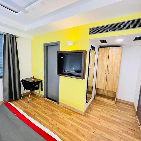 Hotel At Residency Kaushambi Couple Friendly Ghaziabad Bagian luar foto
