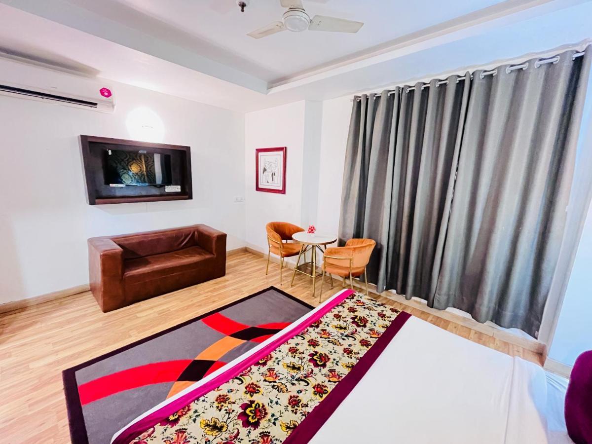 Hotel At Residency Kaushambi Couple Friendly Ghaziabad Bagian luar foto