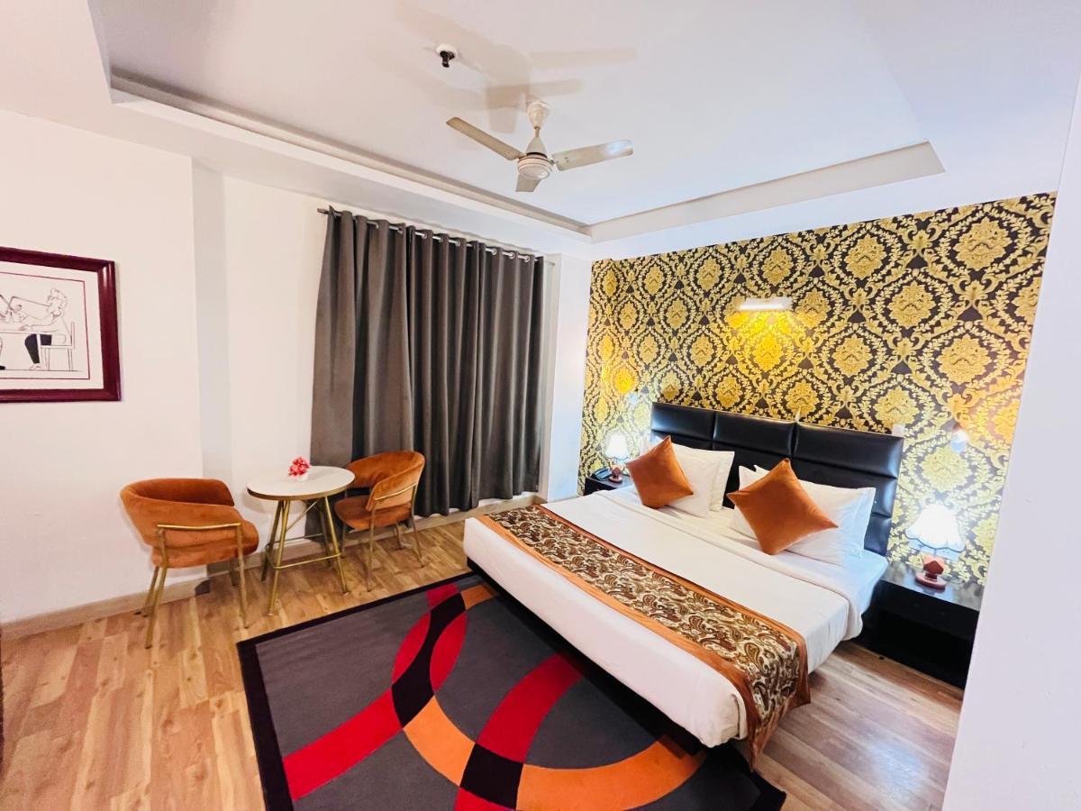 Hotel At Residency Kaushambi Couple Friendly Ghaziabad Bagian luar foto