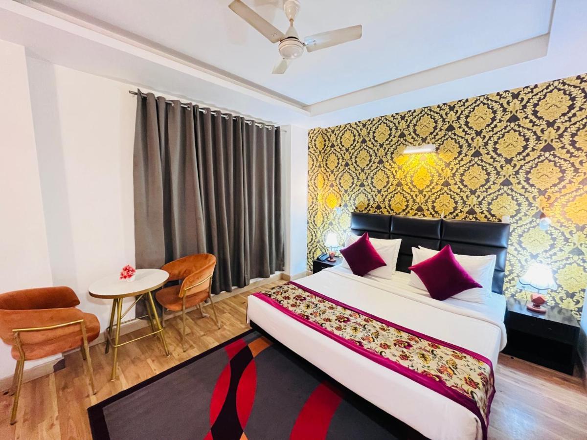 Hotel At Residency Kaushambi Couple Friendly Ghaziabad Bagian luar foto
