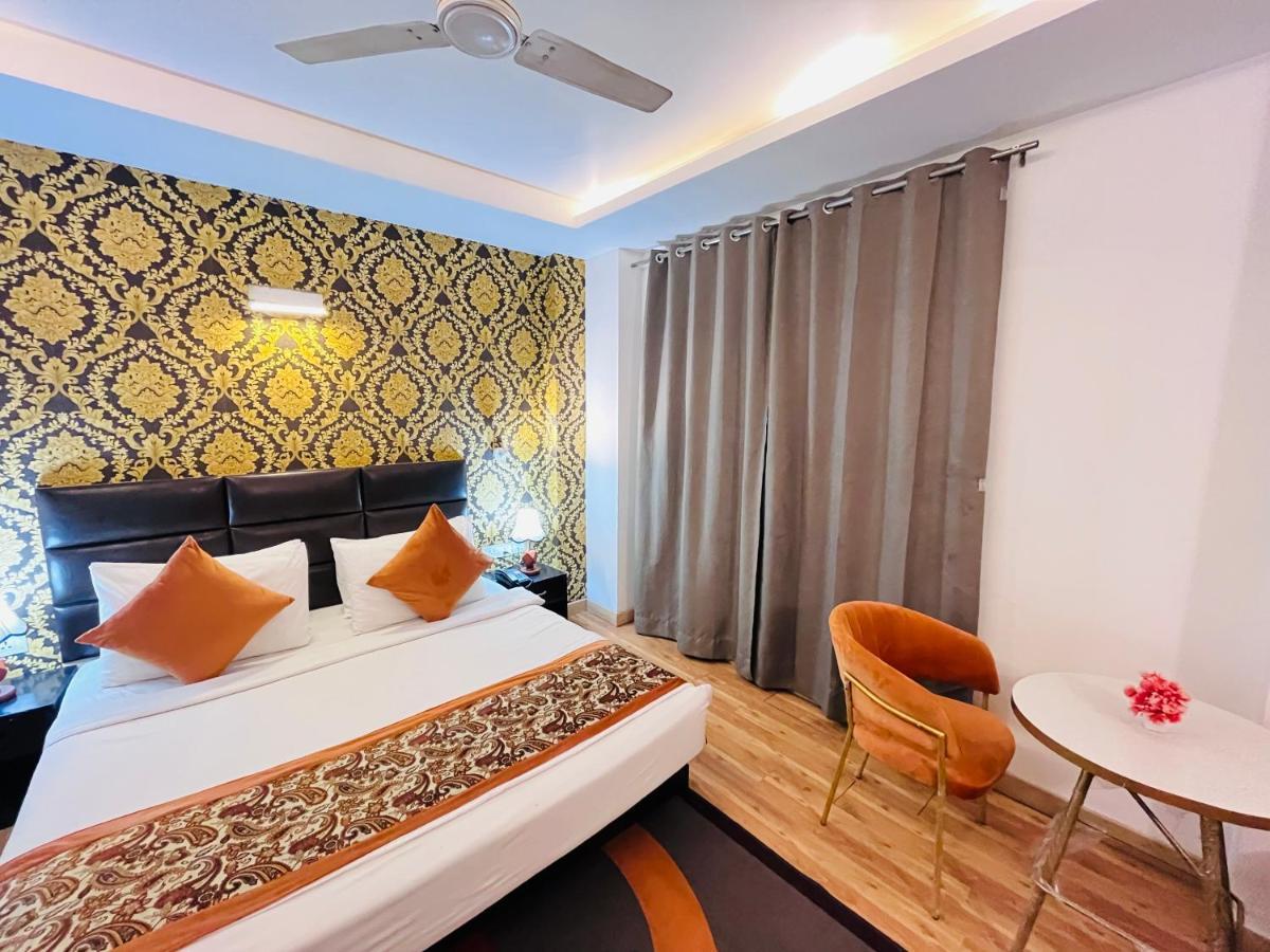 Hotel At Residency Kaushambi Couple Friendly Ghaziabad Bagian luar foto