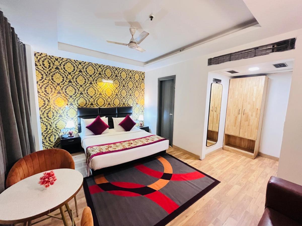 Hotel At Residency Kaushambi Couple Friendly Ghaziabad Bagian luar foto