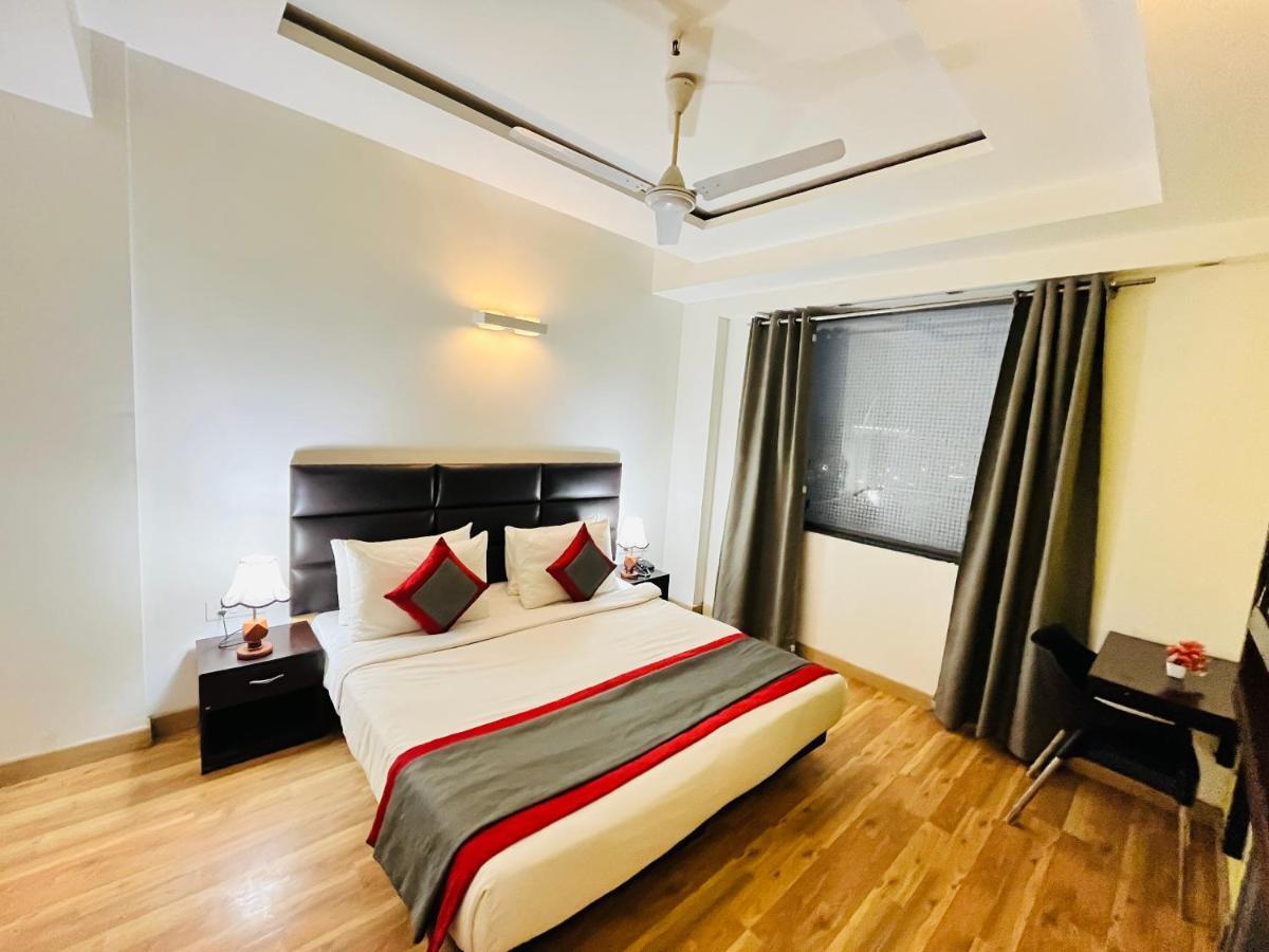 Hotel At Residency Kaushambi Couple Friendly Ghaziabad Bagian luar foto
