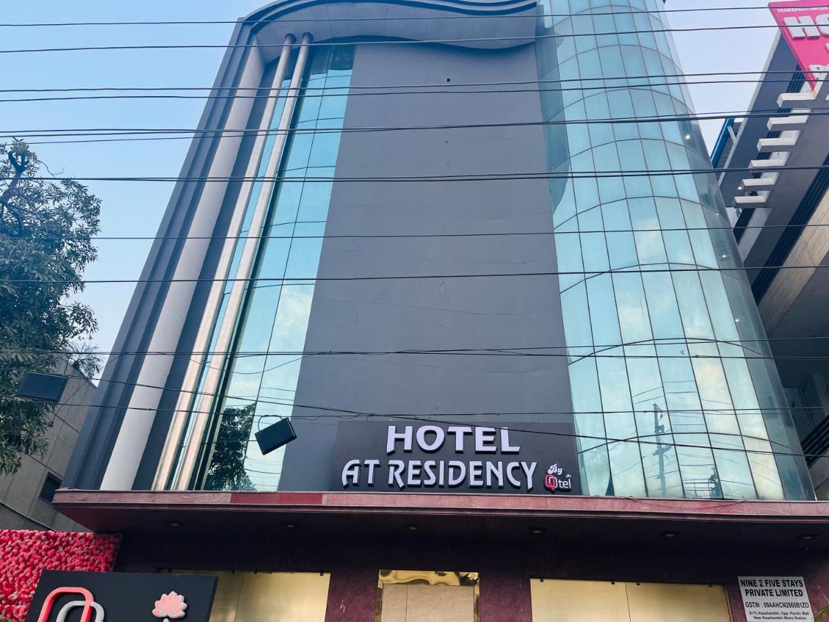 Hotel At Residency Kaushambi Couple Friendly Ghaziabad Bagian luar foto