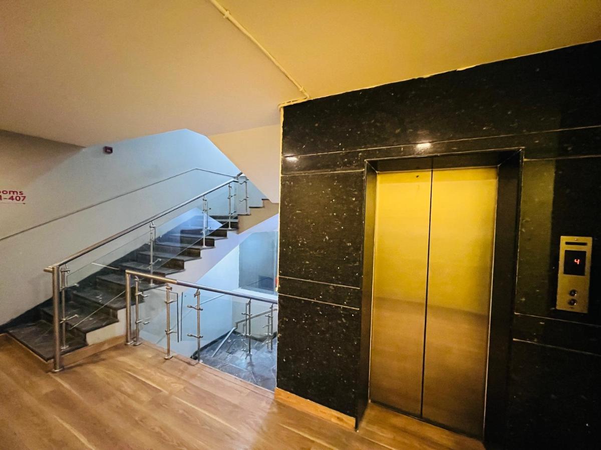 Hotel At Residency Kaushambi Couple Friendly Ghaziabad Bagian luar foto
