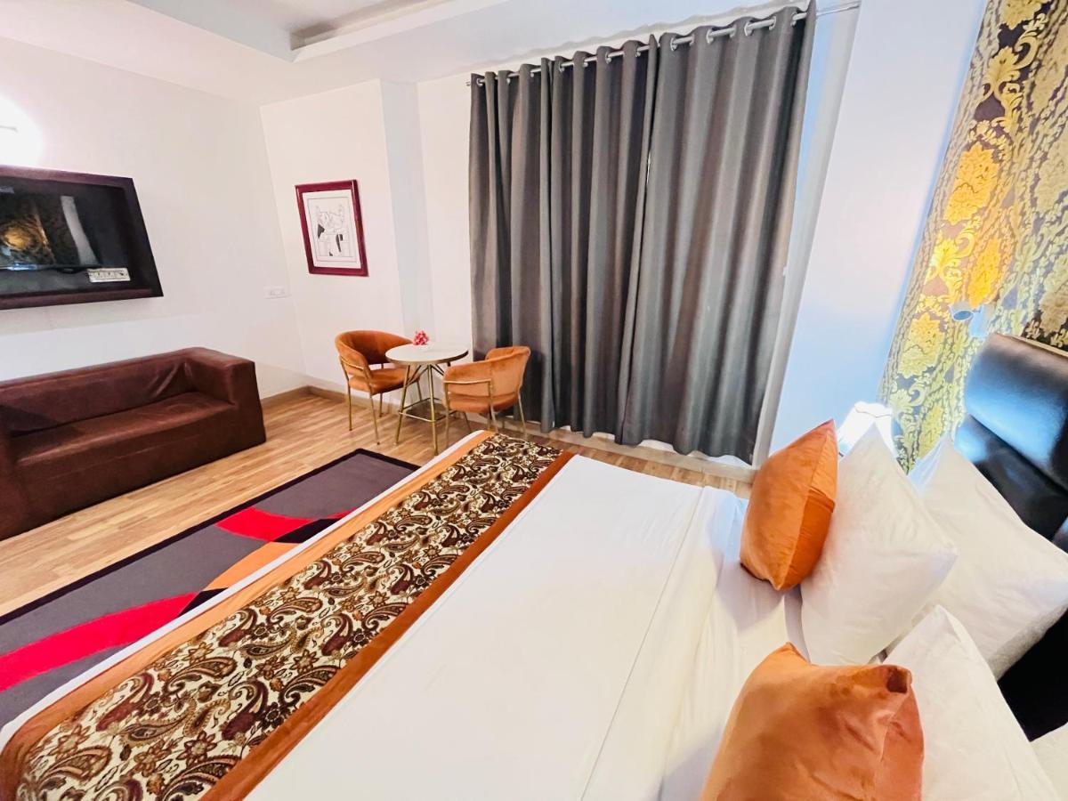 Hotel At Residency Kaushambi Couple Friendly Ghaziabad Bagian luar foto