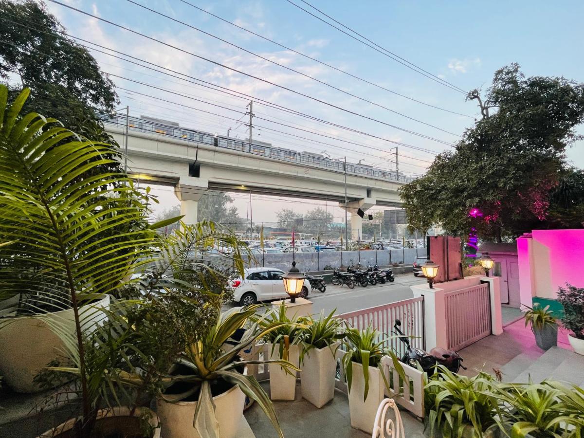 Hotel At Residency Kaushambi Couple Friendly Ghaziabad Bagian luar foto
