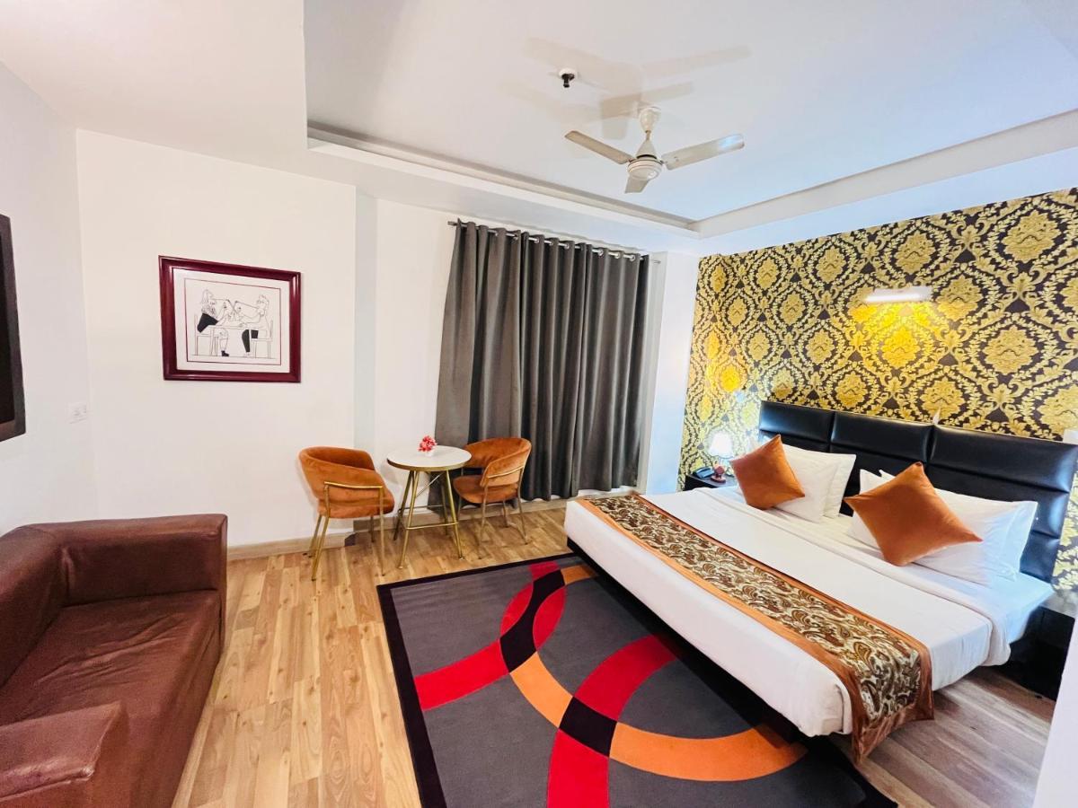 Hotel At Residency Kaushambi Couple Friendly Ghaziabad Bagian luar foto