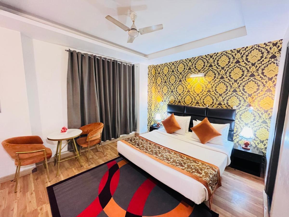Hotel At Residency Kaushambi Couple Friendly Ghaziabad Bagian luar foto