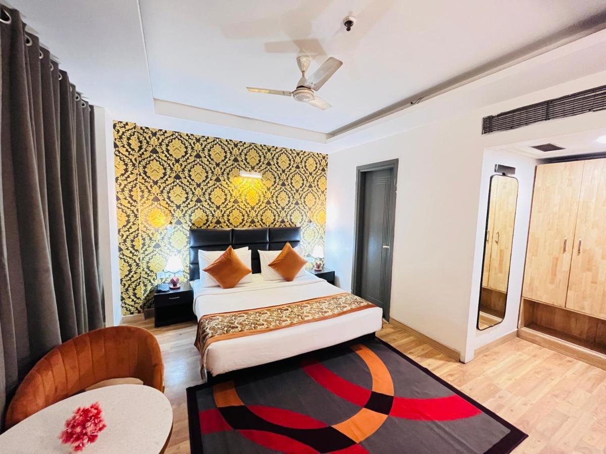 Hotel At Residency Kaushambi Couple Friendly Ghaziabad Bagian luar foto