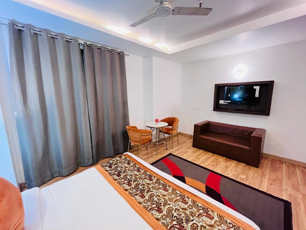 Hotel At Residency Kaushambi Couple Friendly Ghaziabad Bagian luar foto