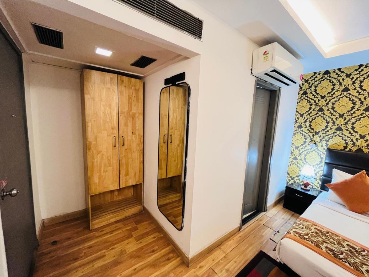 Hotel At Residency Kaushambi Couple Friendly Ghaziabad Bagian luar foto