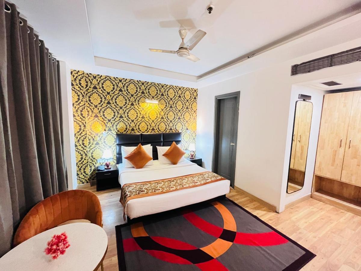 Hotel At Residency Kaushambi Couple Friendly Ghaziabad Bagian luar foto
