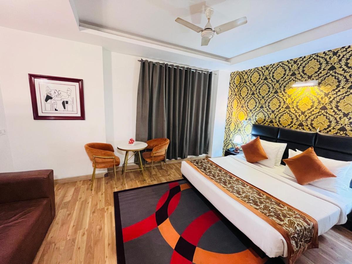 Hotel At Residency Kaushambi Couple Friendly Ghaziabad Bagian luar foto