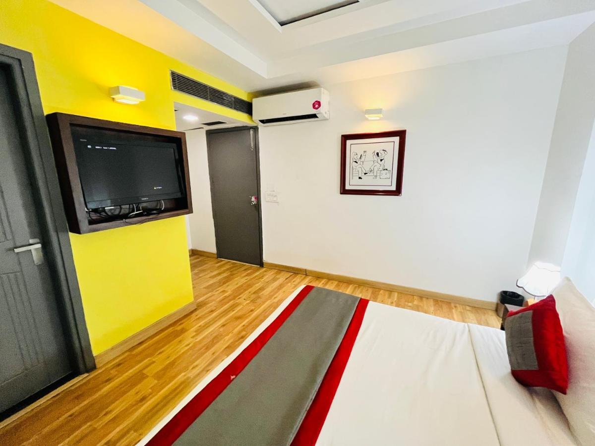 Hotel At Residency Kaushambi Couple Friendly Ghaziabad Bagian luar foto