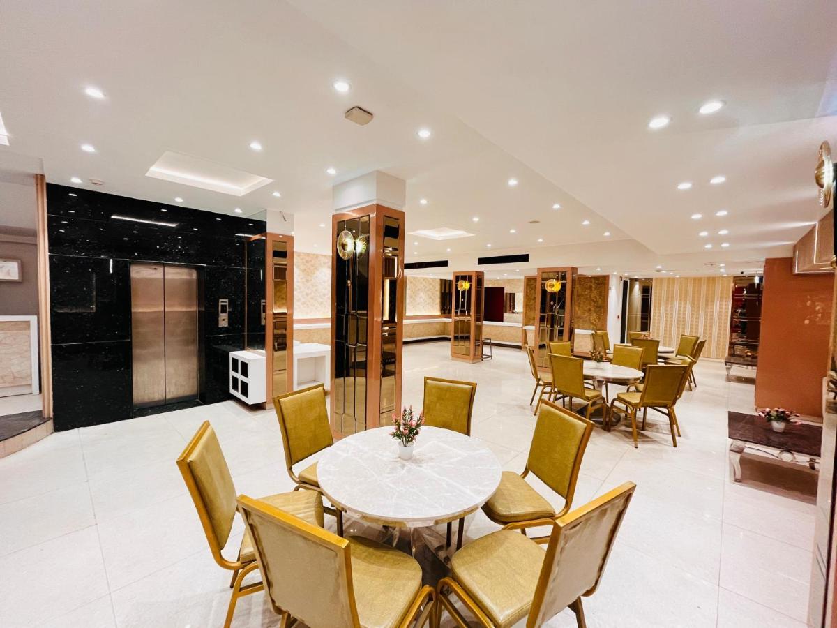 Hotel At Residency Kaushambi Couple Friendly Ghaziabad Bagian luar foto