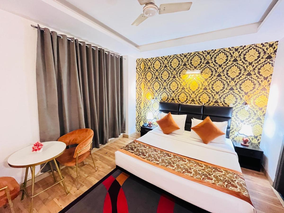 Hotel At Residency Kaushambi Couple Friendly Ghaziabad Bagian luar foto