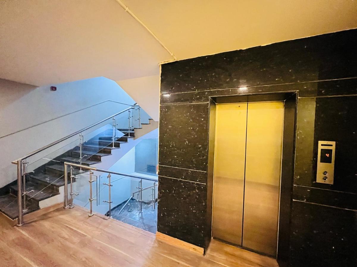 Hotel At Residency Kaushambi Couple Friendly Ghaziabad Bagian luar foto
