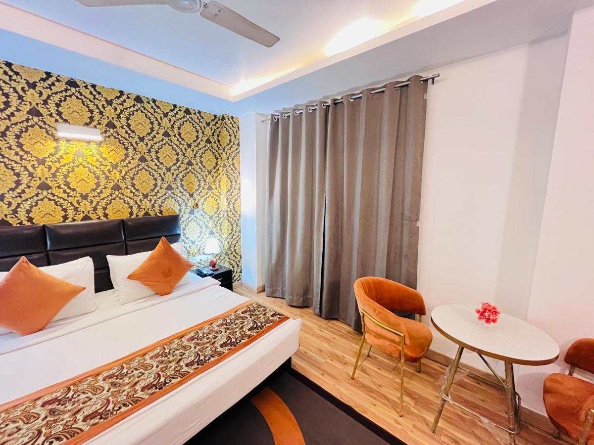 Hotel At Residency Kaushambi Couple Friendly Ghaziabad Bagian luar foto