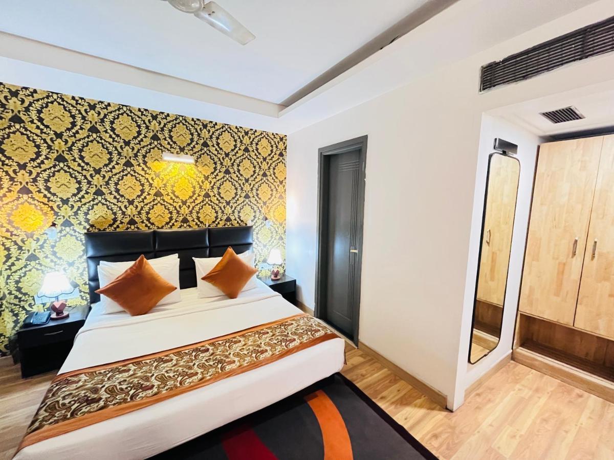 Hotel At Residency Kaushambi Couple Friendly Ghaziabad Bagian luar foto