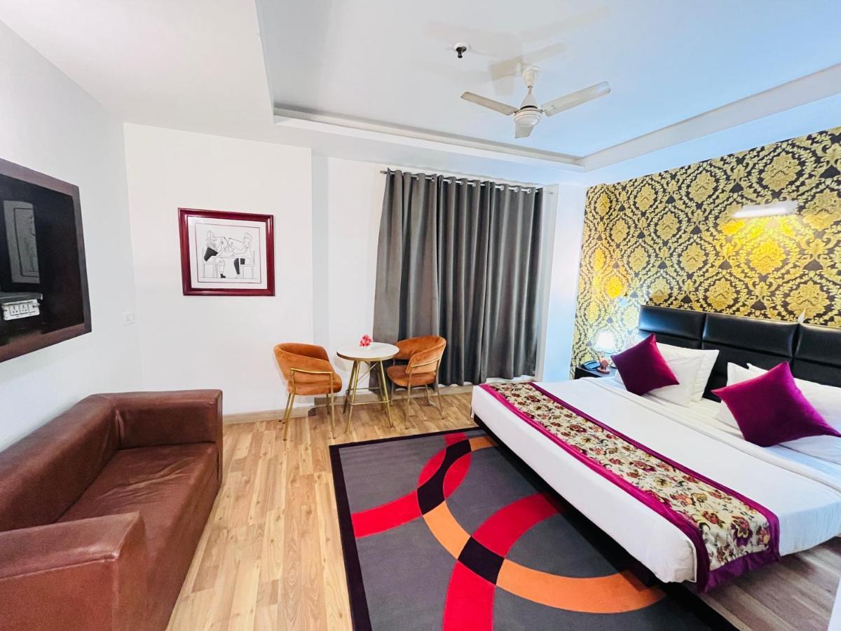 Hotel At Residency Kaushambi Couple Friendly Ghaziabad Bagian luar foto