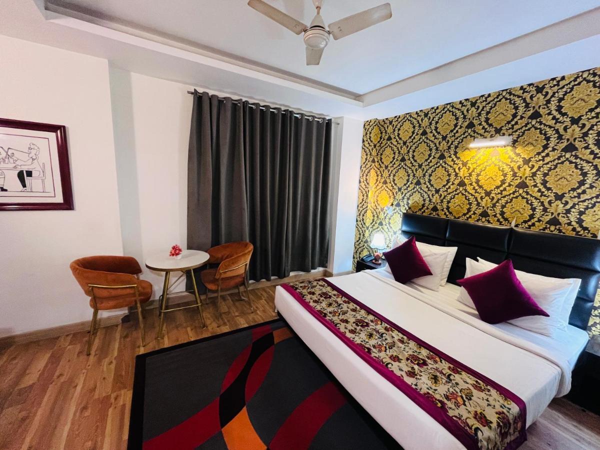 Hotel At Residency Kaushambi Couple Friendly Ghaziabad Bagian luar foto