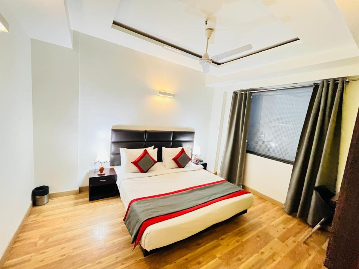 Hotel At Residency Kaushambi Couple Friendly Ghaziabad Bagian luar foto